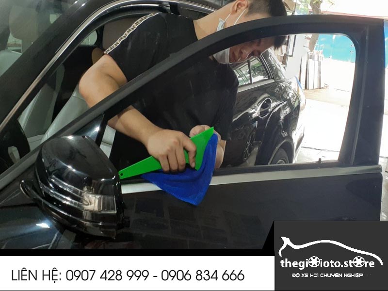 Dán phim cách nhiệt cho xe Mec