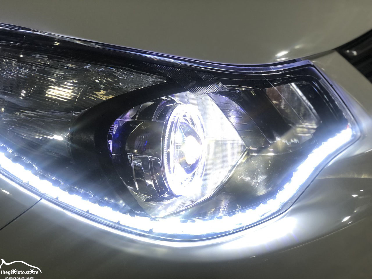 bi-led-cho-o-to