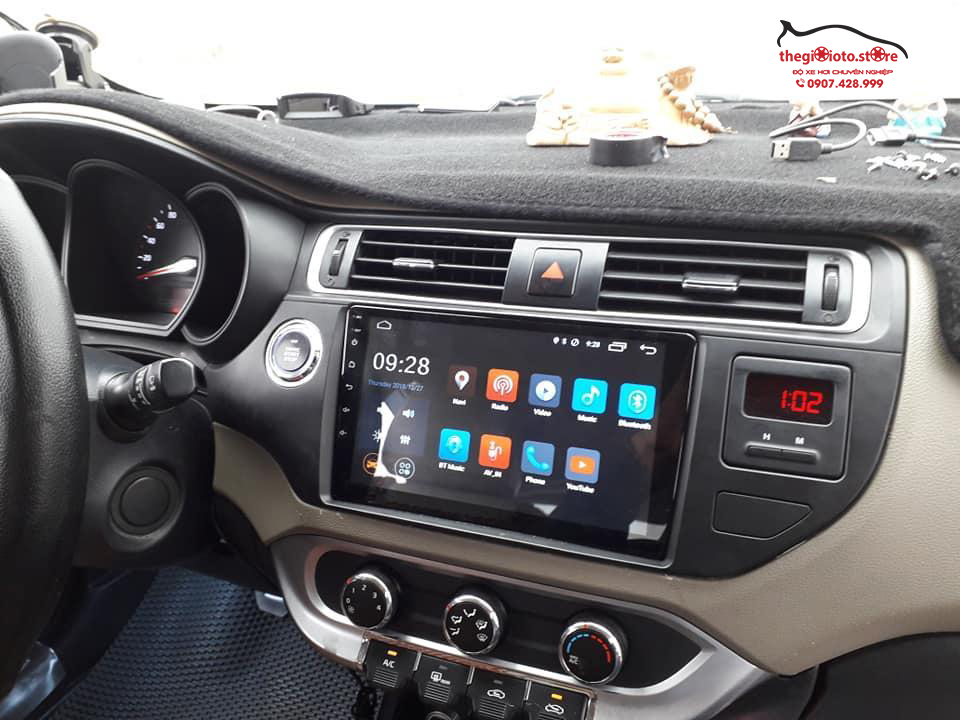 lap-man-hinh-xe-rio