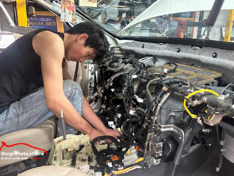 ky-thuat-vien-sua-thuoc-lai-kia-optima