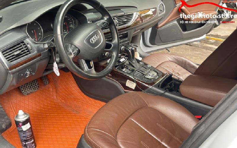 lam-sach-ghe-da-khui-mui-noi-that-o-to-audi