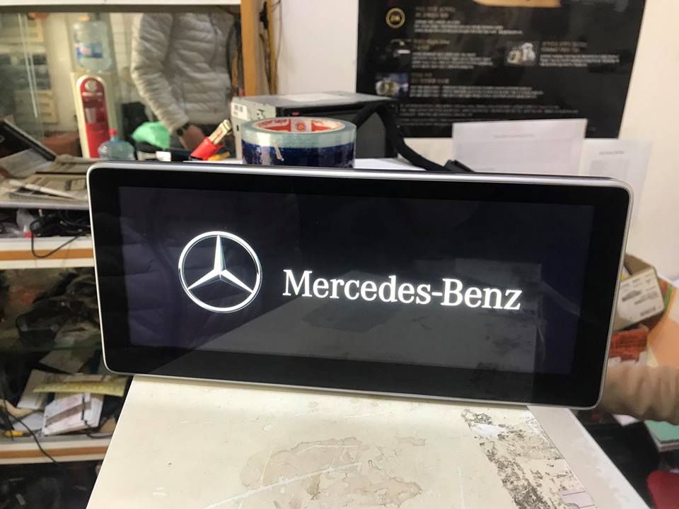 lap-man-hinh-xe-mecerdes