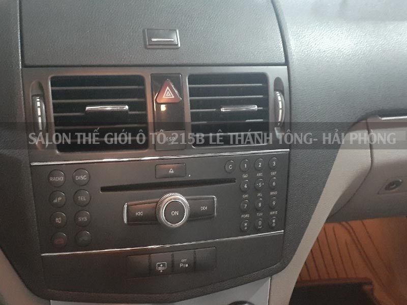 Xe mercedes chưa cho màn hình DVD