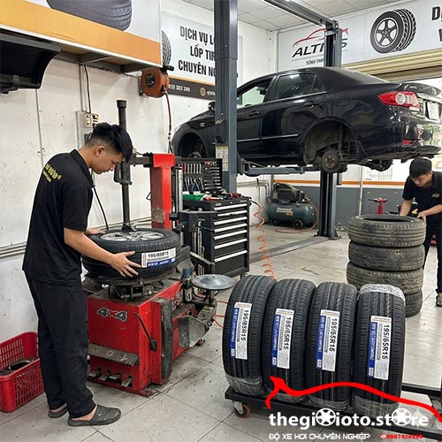 thay-gian-lop-4-qua-195-65r15-cho-xe-altis