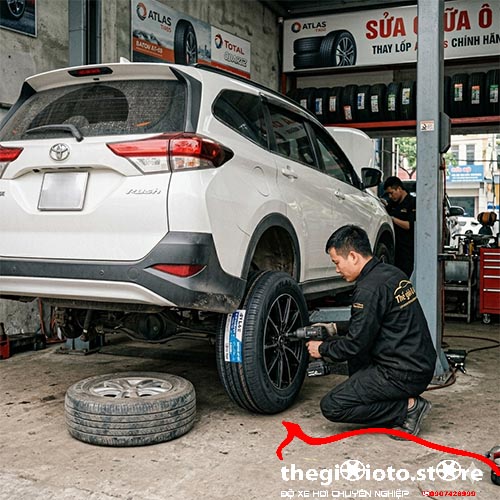 thay-lop-atlas-cho-rush-hai-phong