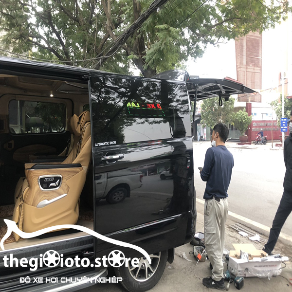 Lắp đặt cốp điện cho xe Ford Tourneo 2021 siêu sang