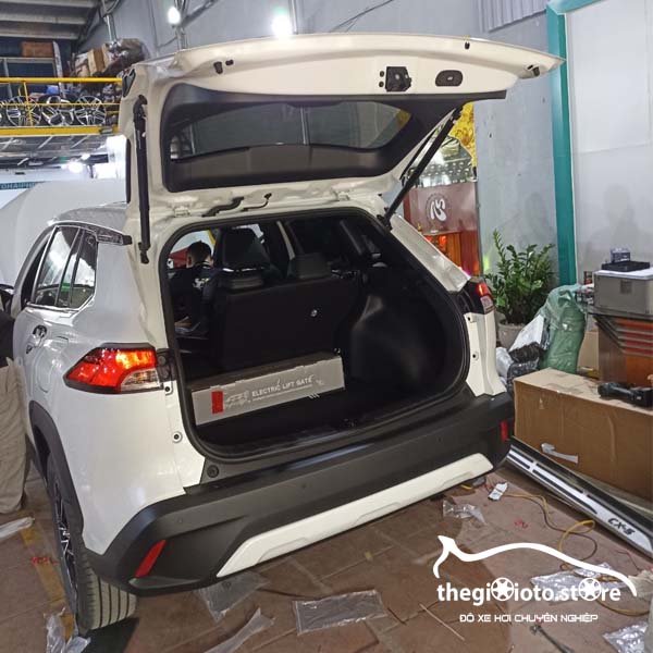 Độ cốp điện cho xe Toyota Cross
