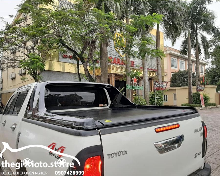 Nắp thùng xe Toyota Hillux