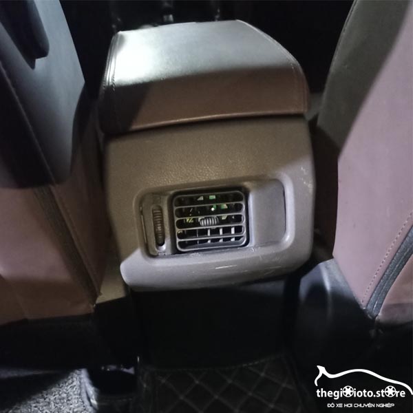 Độ cửa gió điều hòa cho hàng ghế thứ 2