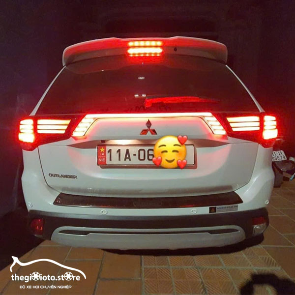 Đèn led cốp và sấy gương cho xe Outlender