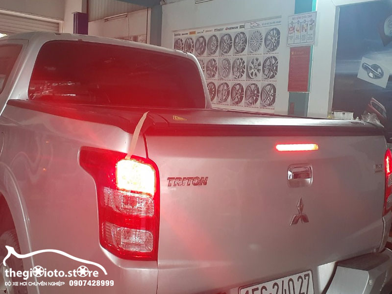Nắp thùng xe bán tải điều khiển tự động đóng mở