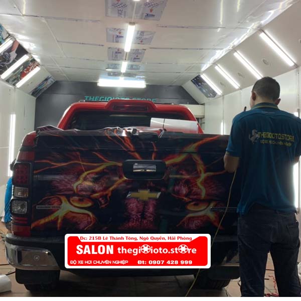 Dán decal cho xe bán tải Colorado