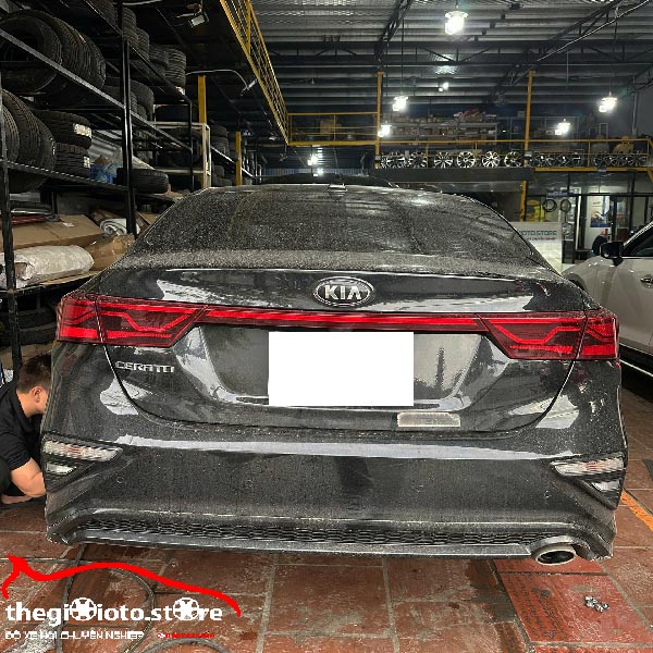 Thay lốp UltraContact UC6 225/45 cho Cerato