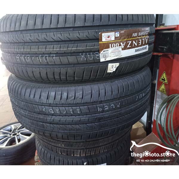 Thay lốp Bridgestone cho xe Huyndai Tucson