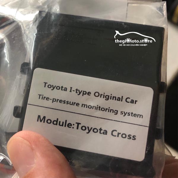 Lắp cảm biến lốp cho xe Toyota Cross