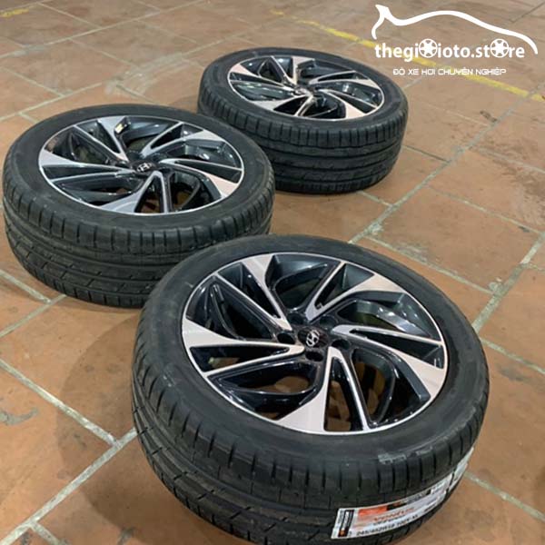 Thay lốp Hancook 245/45R19 cho xe Tucson