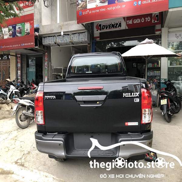 Lắp đặt nắp thùng cao không đèn cho xe Hilux