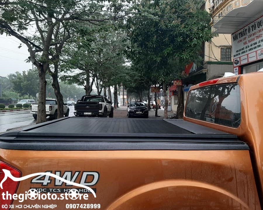 Nắp thùng xe Nissan Navara