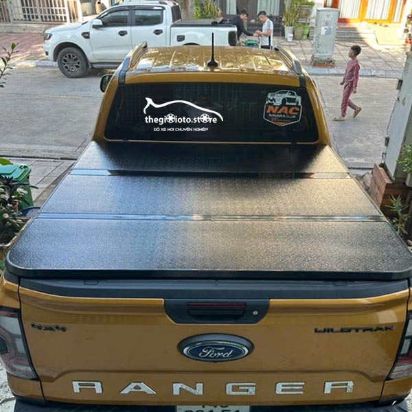 Nắp thùng 3 ngăn lắp xe bán tải Ford Ranger