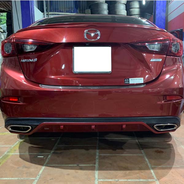 Độ lippo màu đỏ theo xe Mazda 3