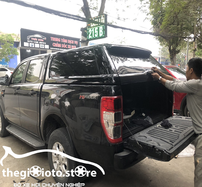 Lắp đặt nắp thùng cao không đèn cho xe Ford Ranger cực chất!!!