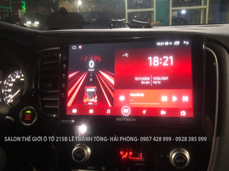 Độ màn hình GoTech cho xe Outlander