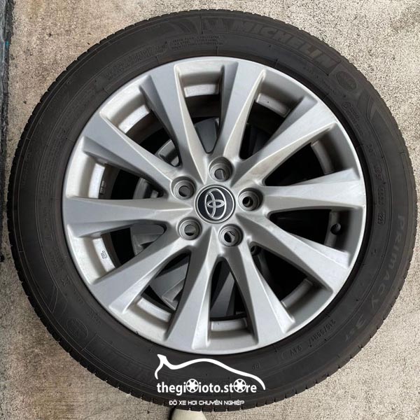 Thay lốp Michelin cho xe Toyota