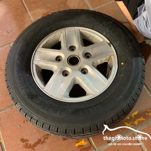 Thay lốp Advanze cho xe Ford Transis