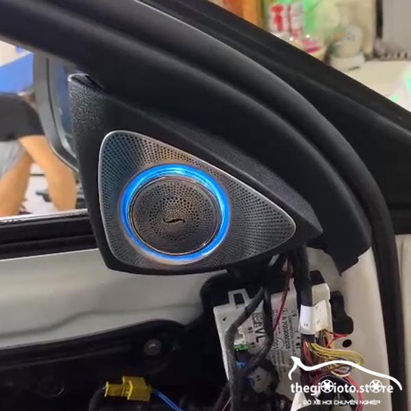 Độ loa xoay cho xe Mercedes C200
