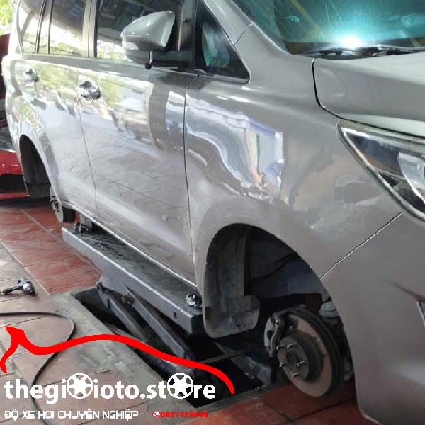 Thay lốp Advanza cho Innova