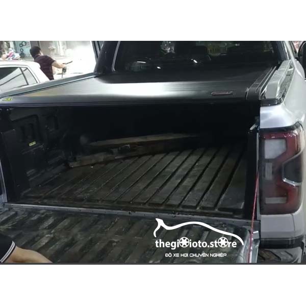 Độ lắp thùng tự động và thanh thẻ thao cho xe Mazda BT 50