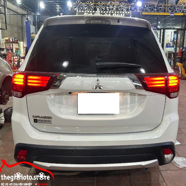 Lắp bi gầm 3 màu cho xe Outlander