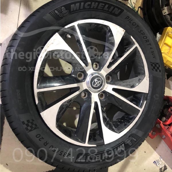 Độ lốp Michelin cho xe Land Cruiser