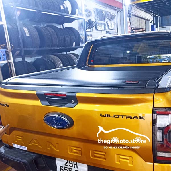 Độ nắp thùng tự động cho xe bán tải Wildtrak