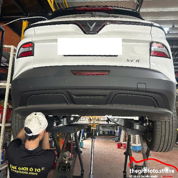 Lắp tấm bảo vệ pin Vinfast VF5