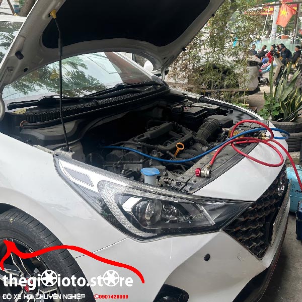 Đổ dầu máy cho xe Soluto