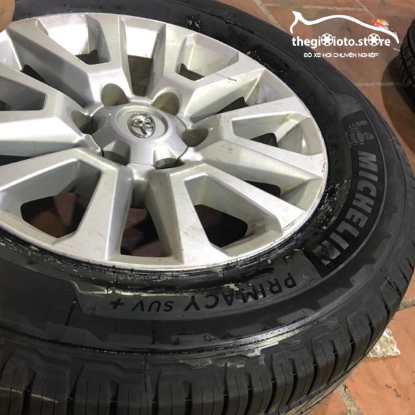 Lốp Michelin 265/60R18 thay xe Toyota Landcruiser tại Hải Phòng