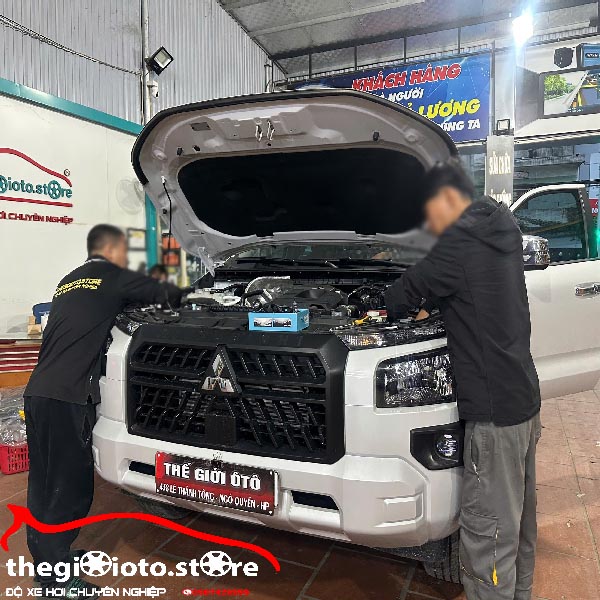 Độ bóng đèn LED vào bi pha zin cho xe Triton