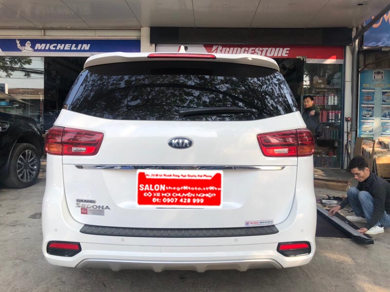 Lắp bậc bước chân xe Kia Sedona