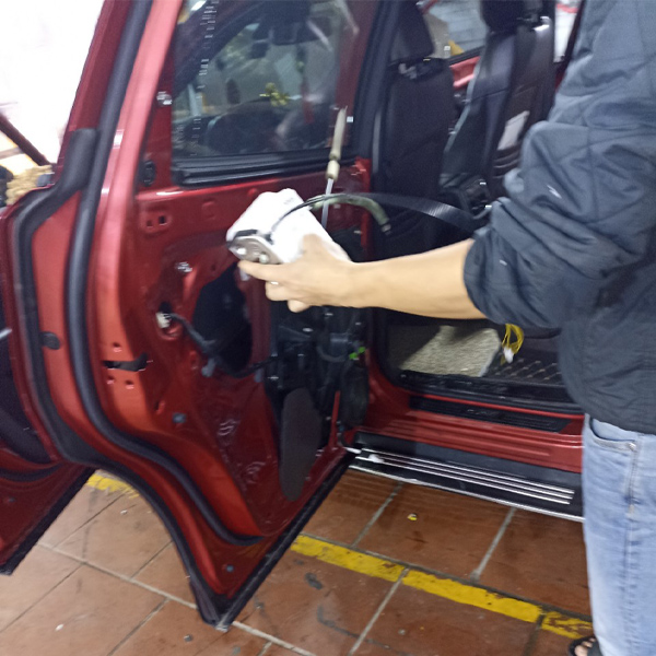Độ cửa hít cho xe hơi tại Hải Phòng
