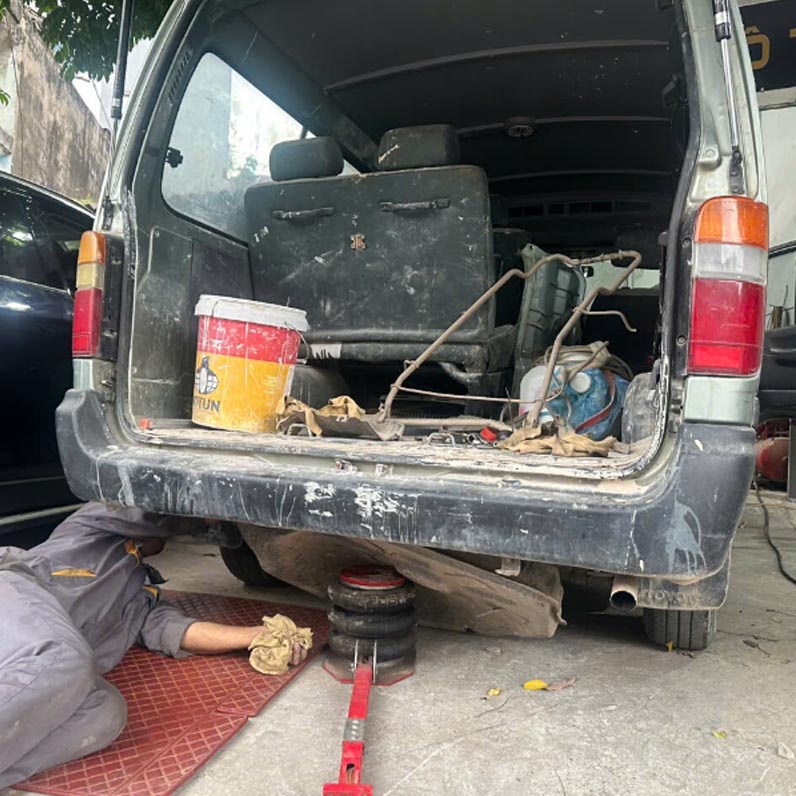 Thay Bơm Xăng Cho Xe 16 Chỗ