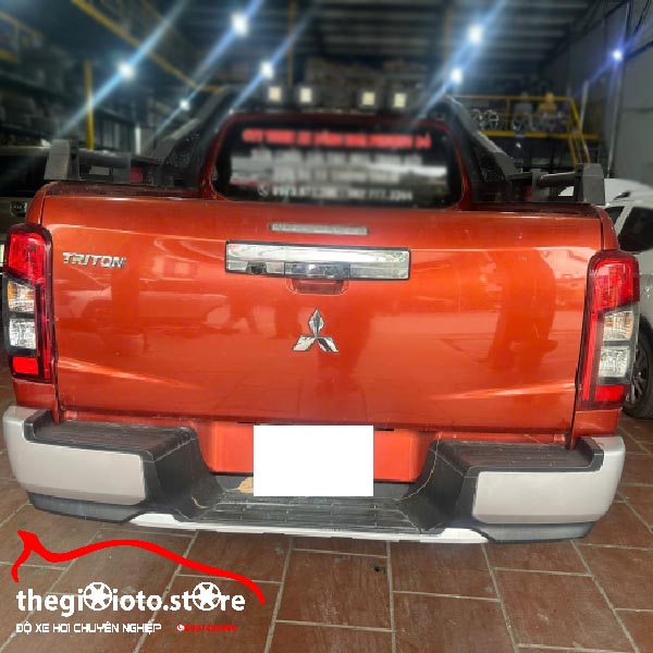 Độ màn liền cam 360 độ cho xe Triton