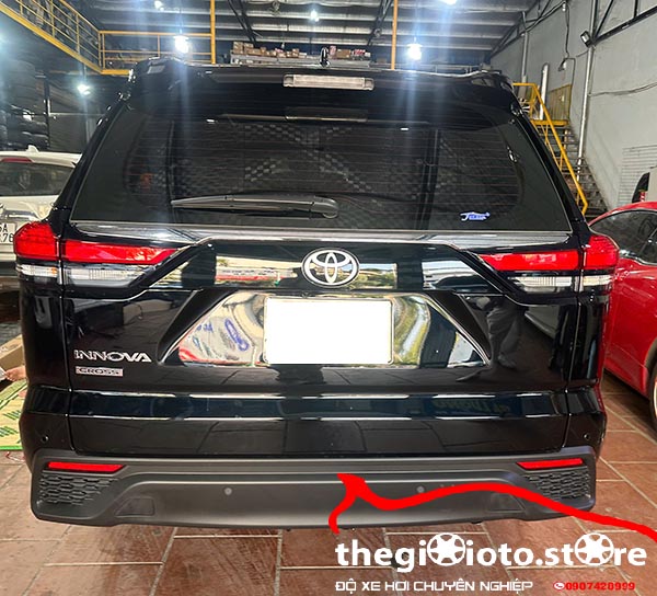 Lắp bậc bước chân cho xe Innova